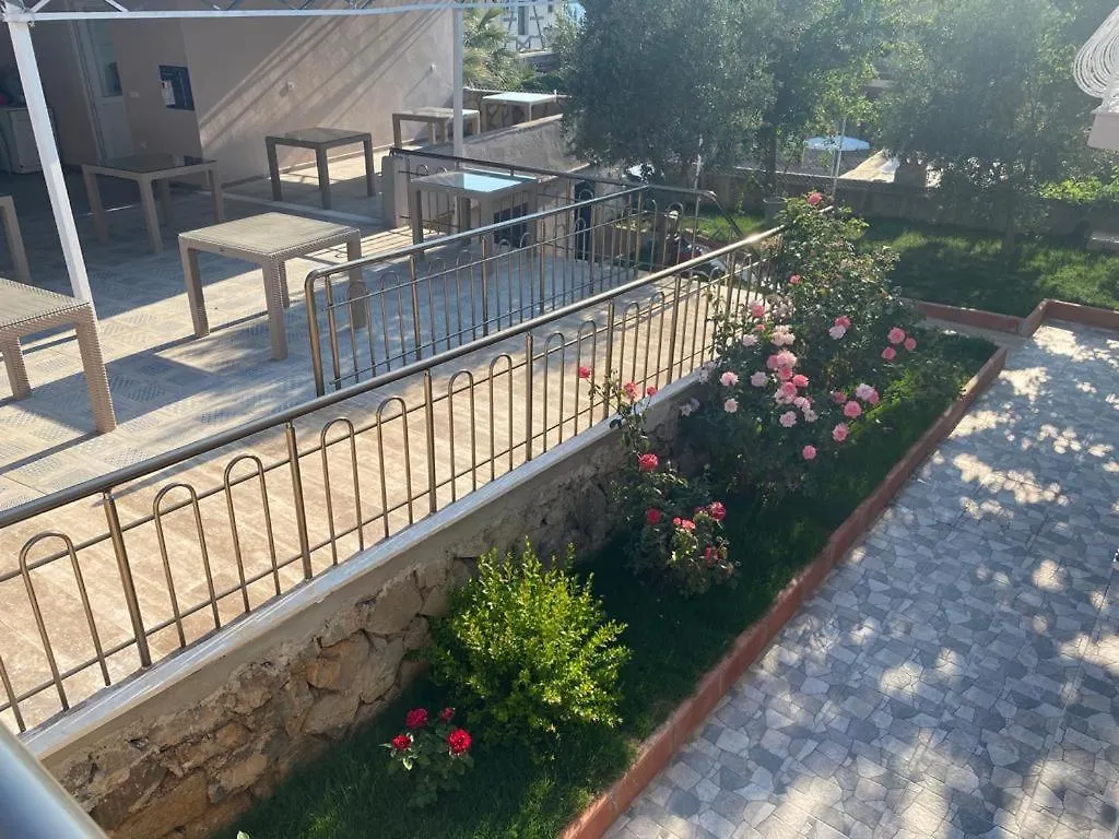Bella Rose Hotel Cedit Bed and Breakfast